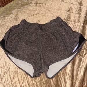 Size 2 lululemon hotty hot shorts 2.5”